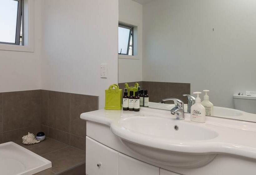 Lupin Lodge Bed And Breakfast