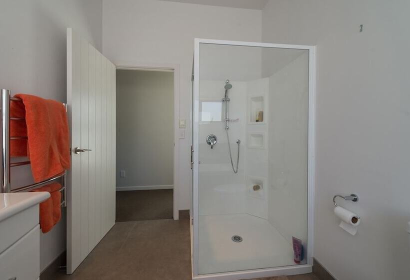 Lupin Lodge Bed And Breakfast