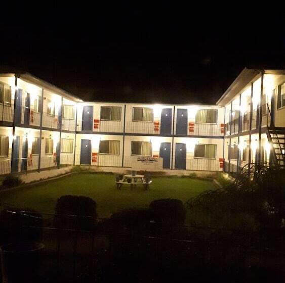 فندق على الطريق Bridgetown Motor Inn