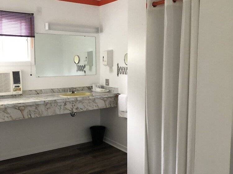 فندق على الطريق Bridgetown Motor Inn