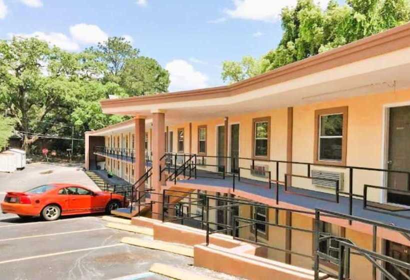 فندق على الطريق Budgetel Inn & Suites, Downtown Tallahassee By Oyo
