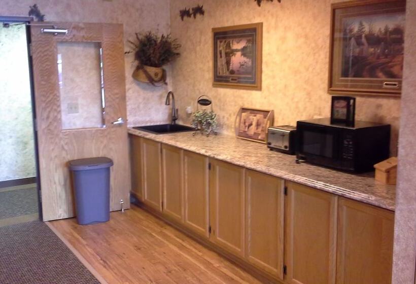 汽车旅馆 Chicaugon Lake Inn