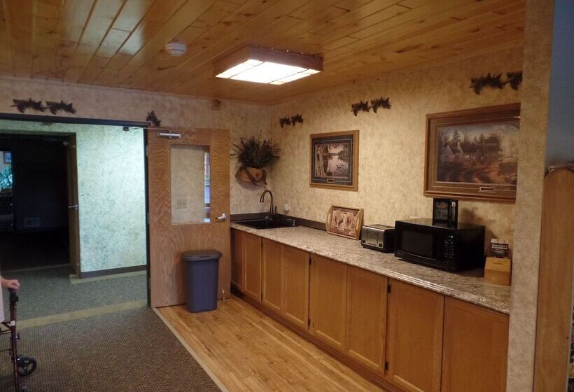 汽车旅馆 Chicaugon Lake Inn