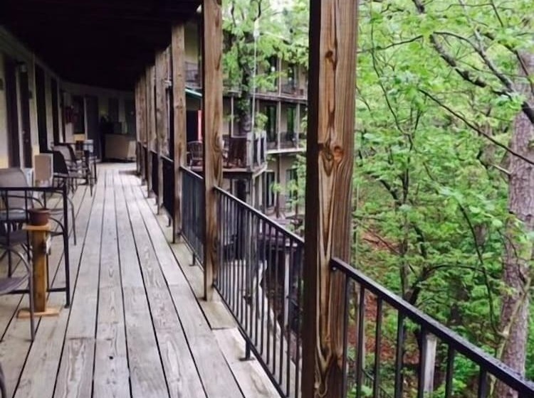 Мотель Compton Ridge Resort