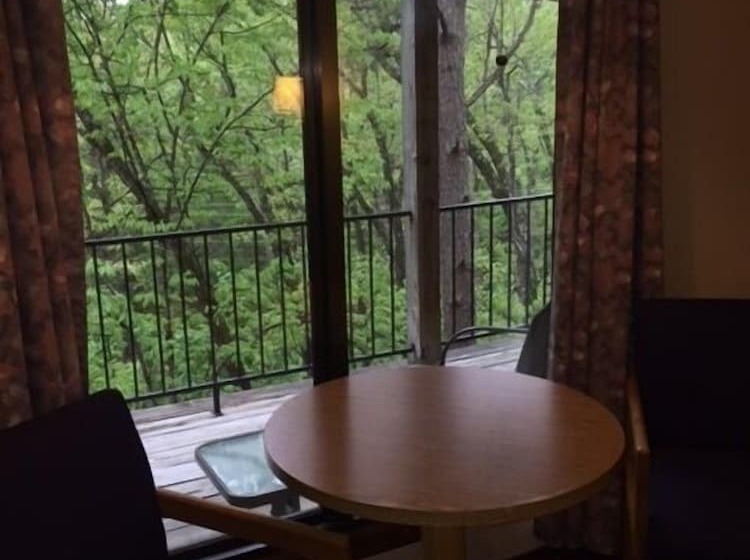 فندق على الطريق Compton Ridge Resort