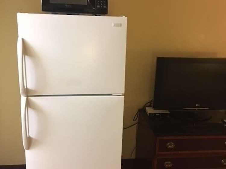 فندق على الطريق Economy Inn