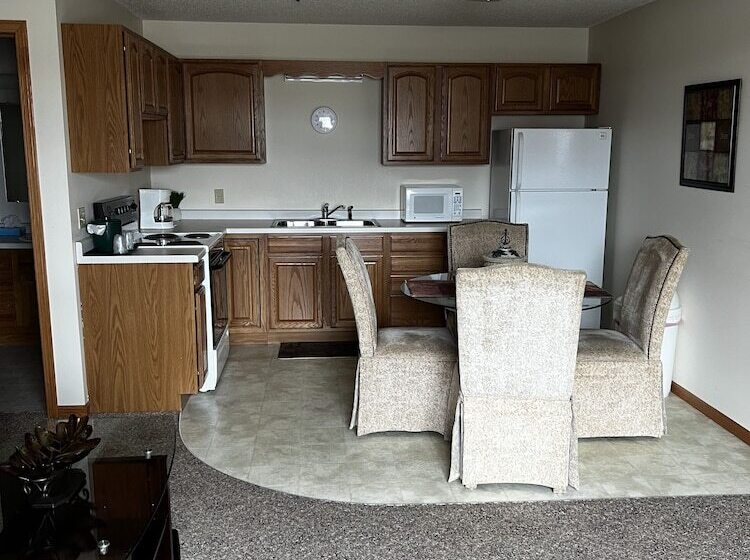 فندق على الطريق Lincoln Host Motor Inn