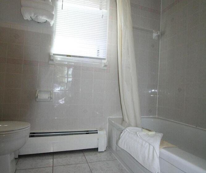 فندق على الطريق The Campbellford River Inn