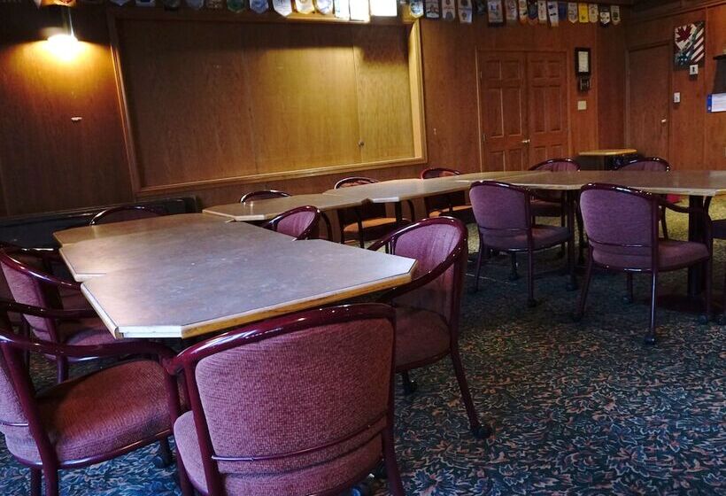 فندق على الطريق The Ritz Cafe And Motor Inn