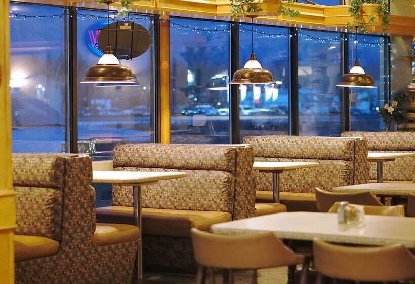 فندق على الطريق The Ritz Cafe And Motor Inn