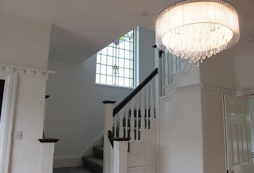 Пансион 786 Newport Road