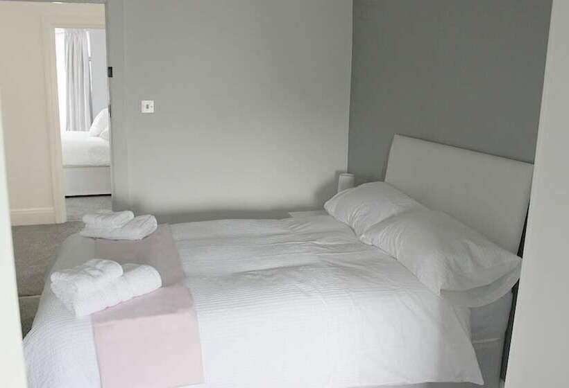 Пансион 786 Newport Road