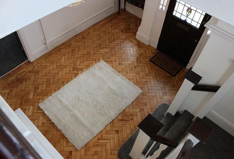 Пансион 786 Newport Road