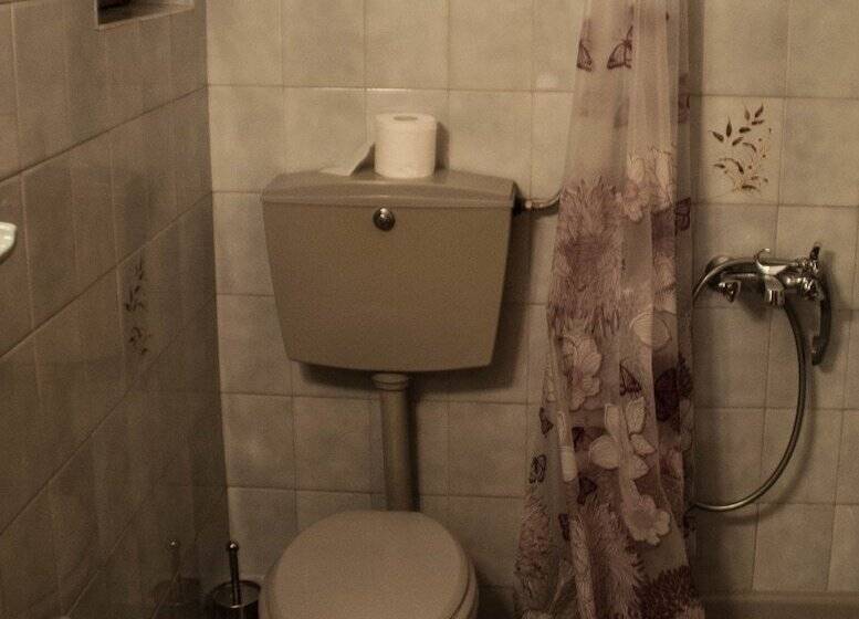 پانسیون Christofer S Rooms