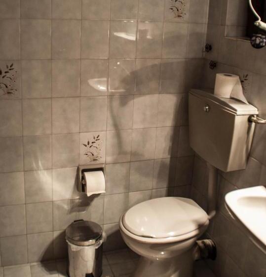 پانسیون Christofer S Rooms