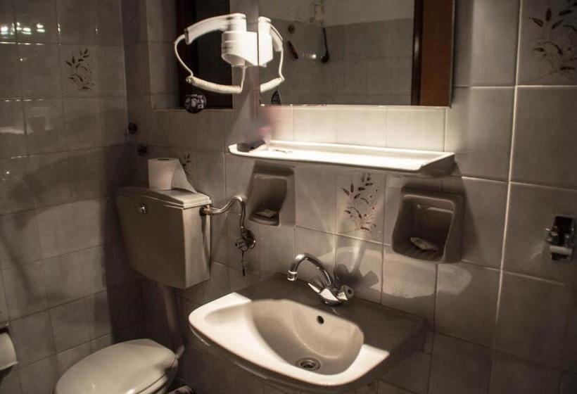 پانسیون Christofer S Rooms