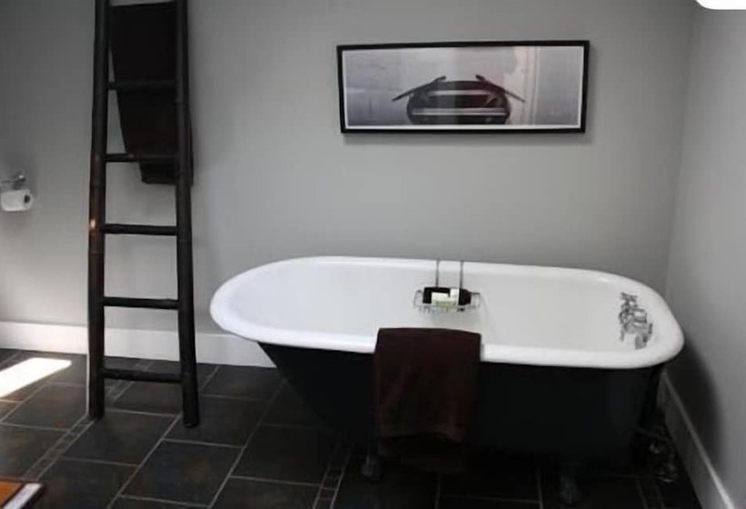 Пансион Maple Grove Guest House