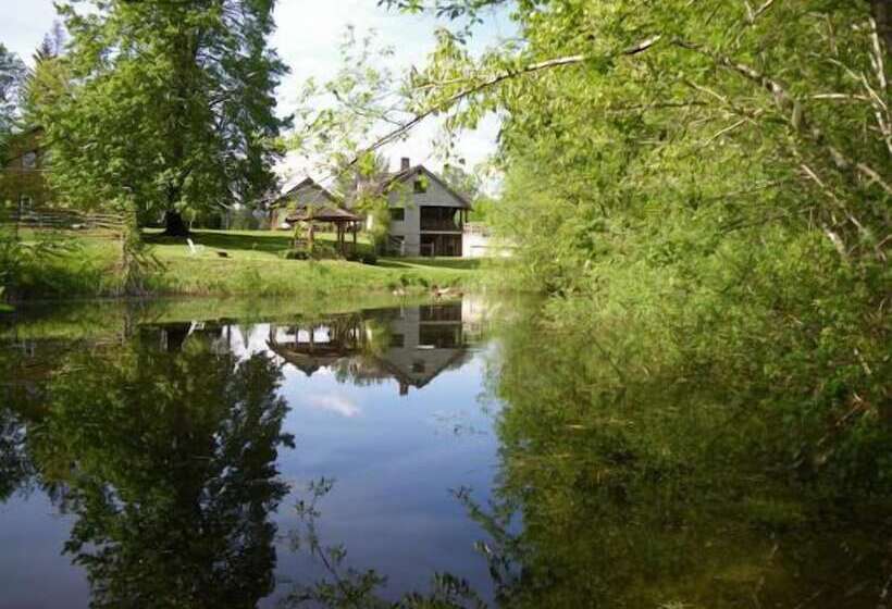 Пансион Maple Grove Guest House