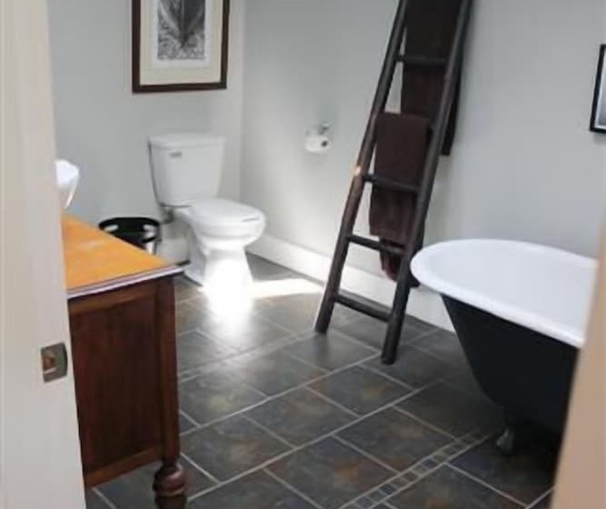 Пансион Maple Grove Guest House