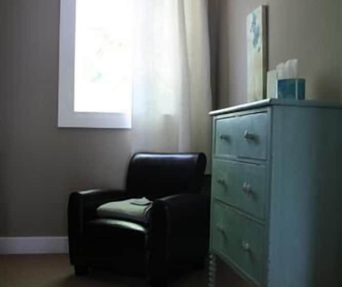 Пансион Maple Grove Guest House