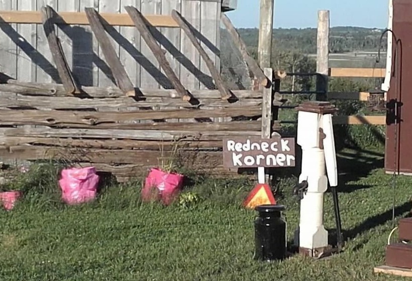 بنسيون Redneck Korner