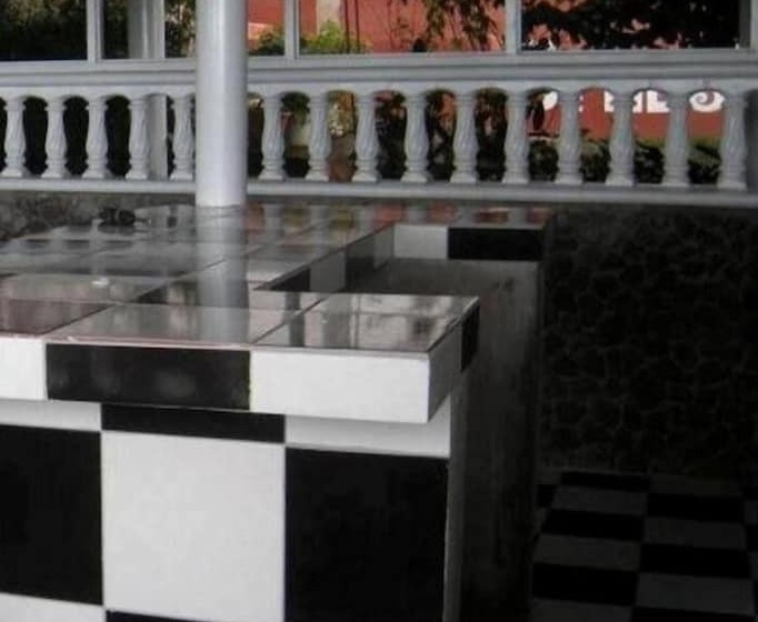 Panzió Symes Zee Villa