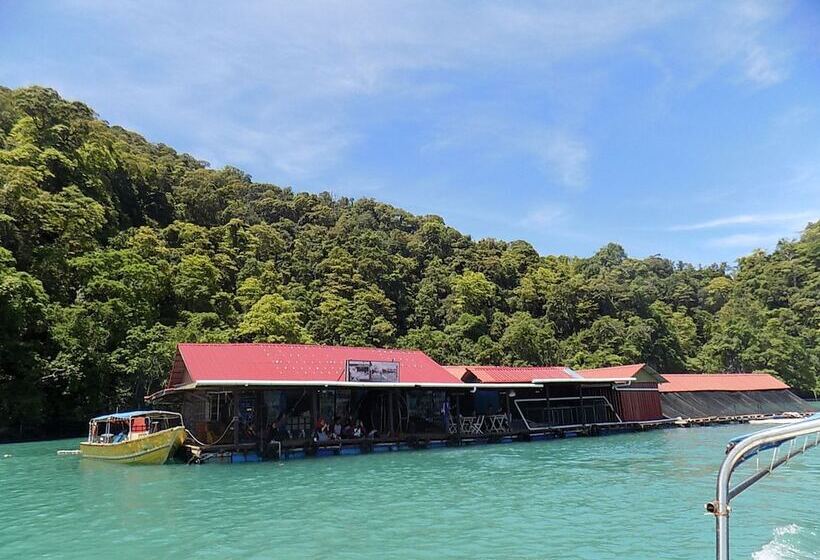 بنسيون Terapung Hotel & Fish Garden