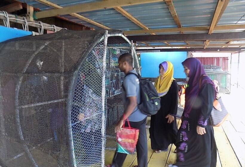 بنسيون Terapung Hotel & Fish Garden