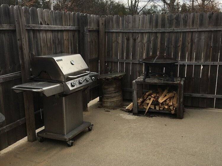 Scully S Manistee Outpost Motel