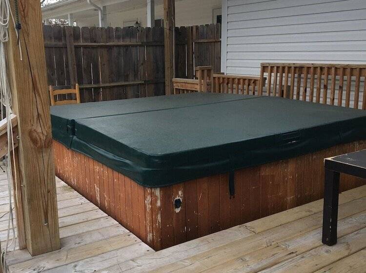 Scully S Manistee Outpost Motel