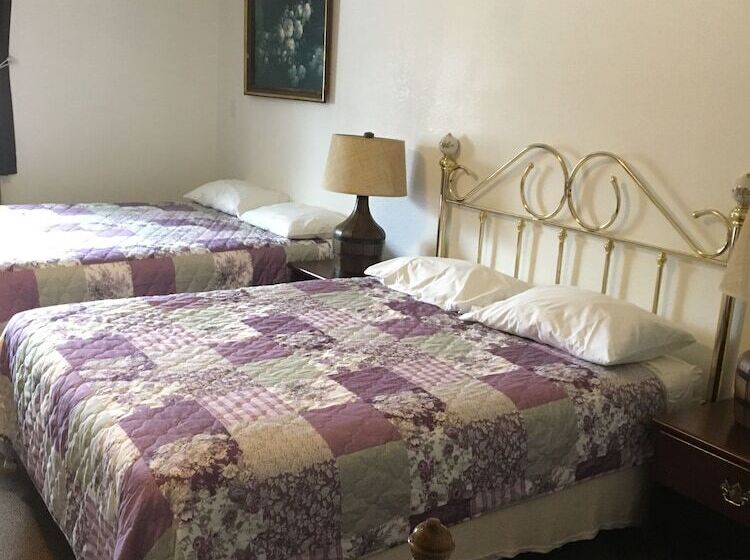 Scully S Manistee Outpost Motel