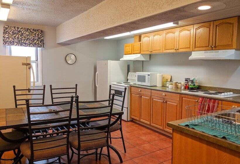 Skyline Motel & Campus Inn