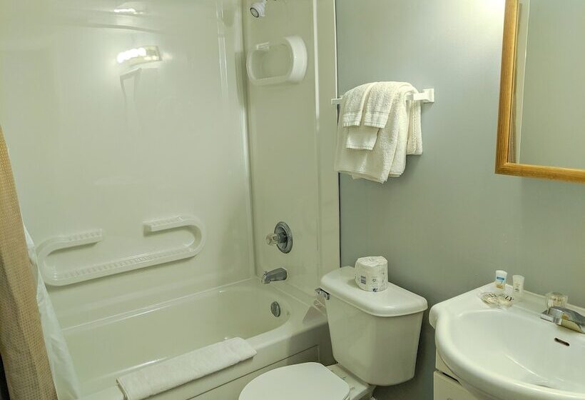 Skyline Motel & Campus Inn