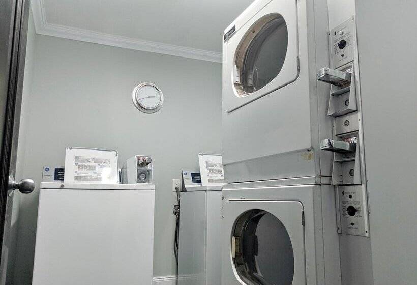 Skyline Motel & Campus Inn