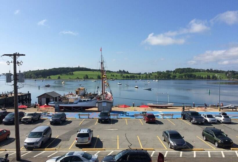 The Dockside Inn & Restaurant