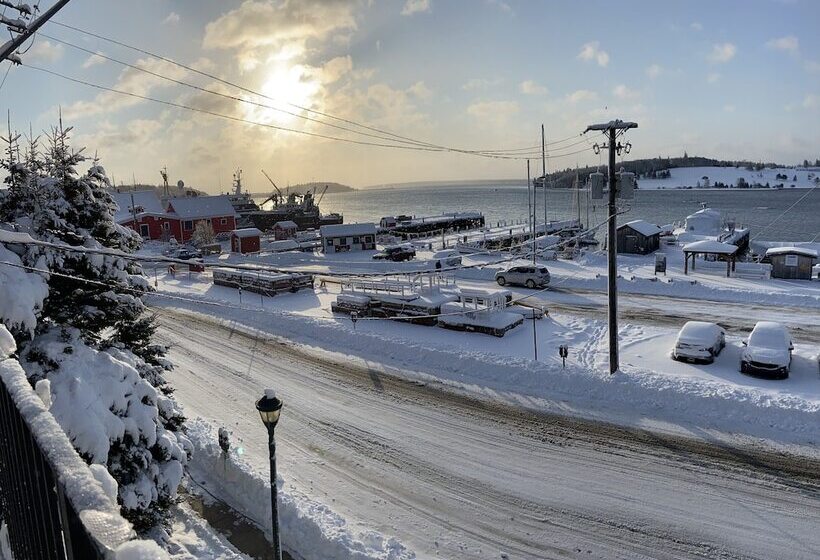The Dockside Inn & Restaurant