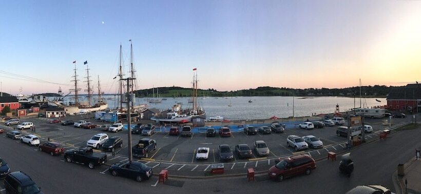 The Dockside Inn & Restaurant