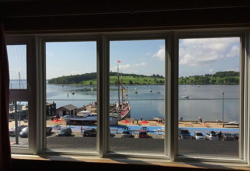 The Dockside Inn & Restaurant