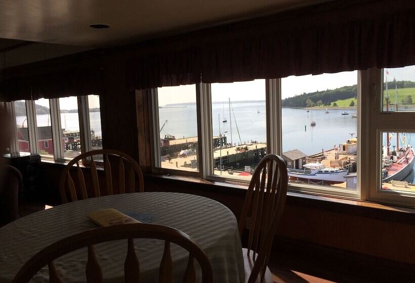 The Dockside Inn & Restaurant