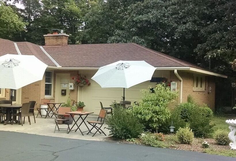 The Saugatuck Retro Resort Motel