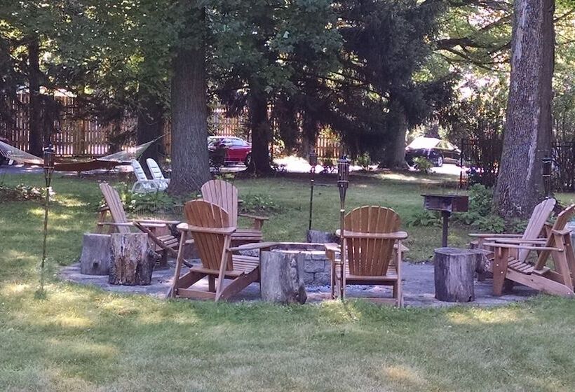 The Saugatuck Retro Resort Motel