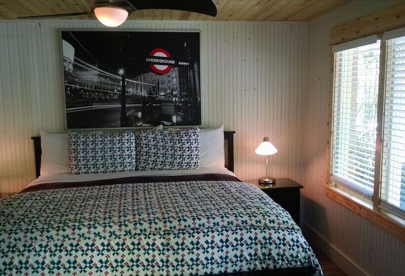 The Saugatuck Retro Resort Motel