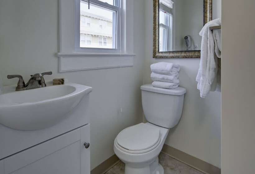 The Wellington Hotel & Suites Oceanblock