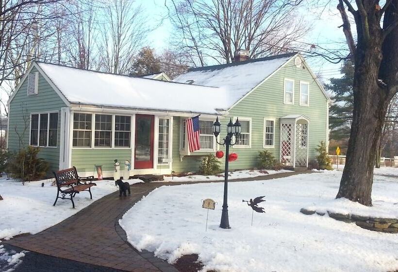 Truman Gillet House Bed & Breakfast