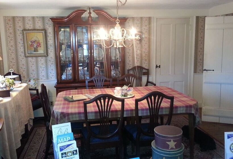 Truman Gillet House Bed & Breakfast