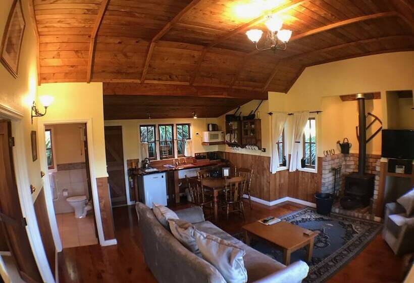 Vineyard Cottages   Kumeu