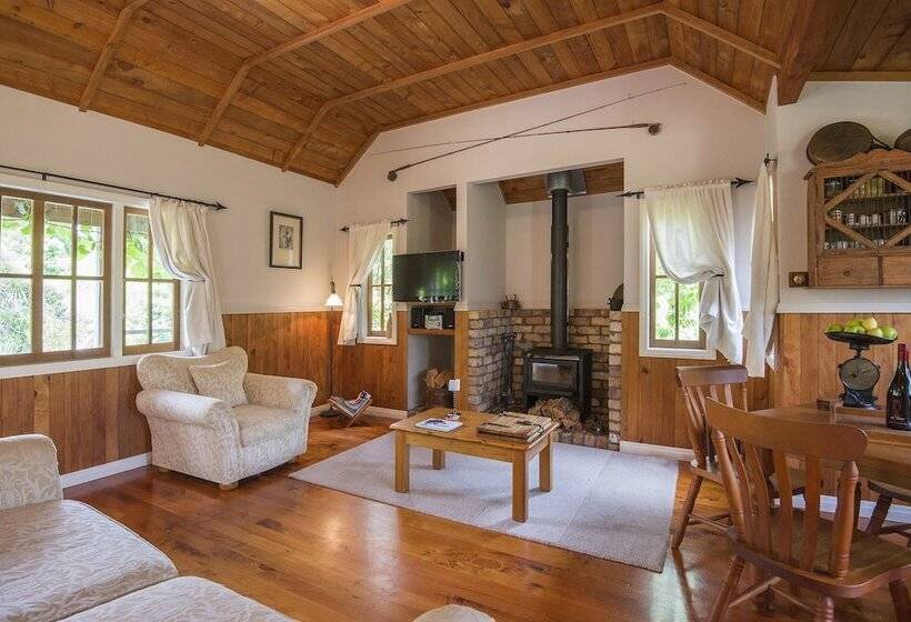 Vineyard Cottages   Kumeu