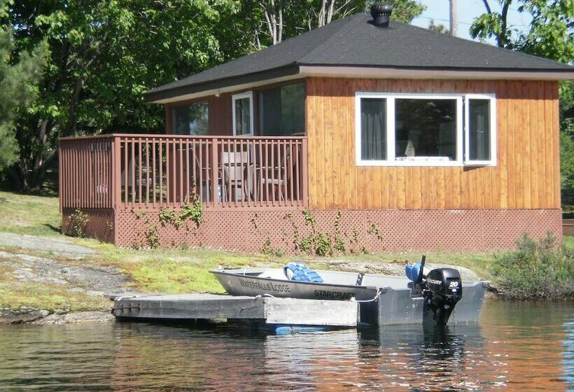 Waterfalls Lodge
