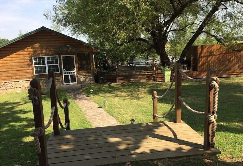 Whip Or Wheel Cabins