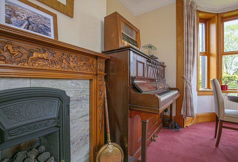 민박 The Hawthorns